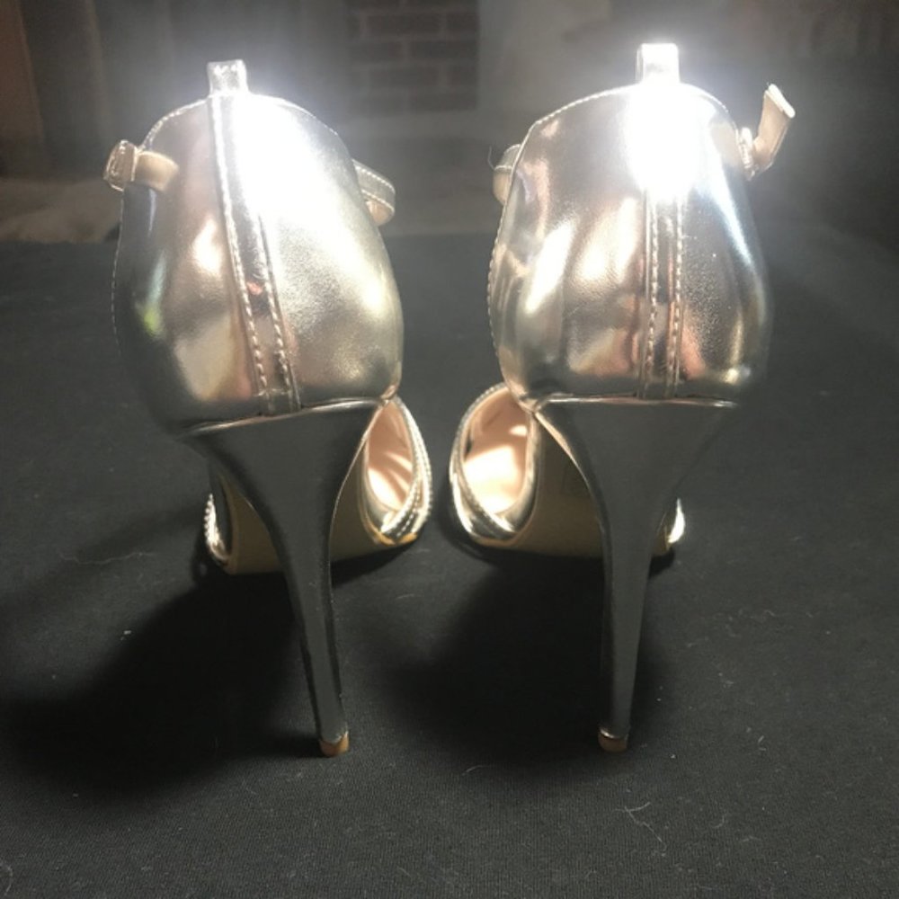 M068 Parker silver heels NIB size 9 New - Picture 7 of 7